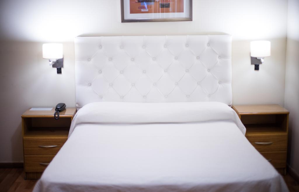 Hotel Vina De Italia คอร์โดบา ภายนอก รูปภาพ